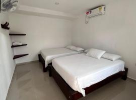 Hotel Casa Evan، فندق في مومبوس