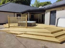 Fiddlestone Lodge in Castle Caldwell Forest, holiday home in Scardans