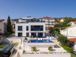 Villa Julian with a heated pool, hotel a Trogir