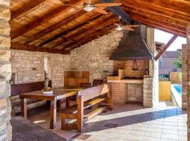 Holiday Home in Medulin near Sea & Pool