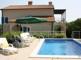 Villa with pool and covered terrace