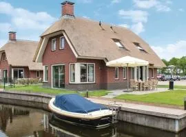 Atmospheric villa with sauna, in a holiday park on the water in Friesland