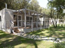 Chalet in Baia Domizia with Private Beach, hotel in Baia Domizia