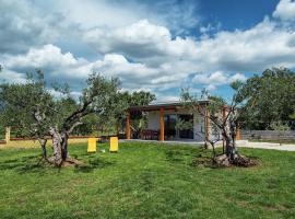 Modern, detached holiday home with enclosed garden, near the centre and the beach, hotell i Fažana