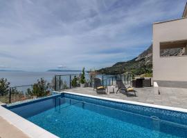 Stunning Villa in Dra nice with Private Pool, hotel in Drasnice