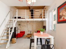Superb air-conditioned loft in the heart of Viel Antibes，昂蒂布的飯店