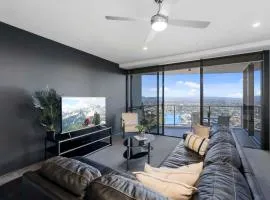 Amazing location - Two bedroom spa apartment - Hinterland View - Circle on Cavill - Wow Stay