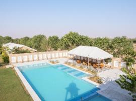 Aangan Resort, hotel com piscinas em Mandāwa