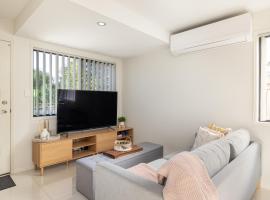 2 Bedroom! Great Location & Walk to Train, apartment in Brisbane