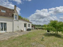 Cozy Perche - Maison avec jardin: Cour-Maugis-sur-Huisne şehrinde bir kulübe