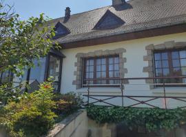 Maison dans le bourg, hotel en Les Pieux