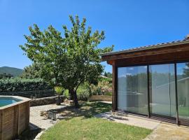 Villa Lavande - Drôme Provençale, hôtel avec piscine à Dieulefit