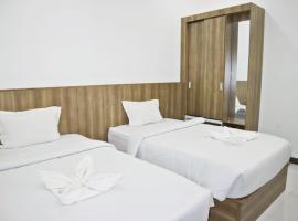 Hotel Bhakti Syariah, hotel v destinaci Padang