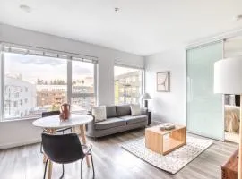 Redmond 1br w gym bbq nr Town Center SEA-507