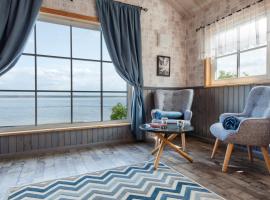 Nordic Bliss - KUMA Beach House with Sauna: Käsmu şehrinde bir otoparklı otel