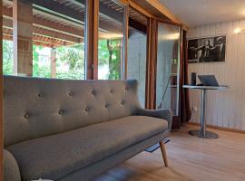 Studio indépendant en résidence avec extérieur, Hotel mit Parkplatz in Portalban- Dessous
