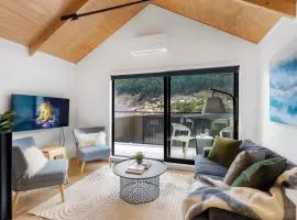 Modern Central Living - 3 Bed Aprtmnt with Gym