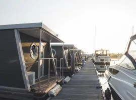 Home of the Houseboat - Zen