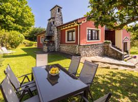 Casa con jardín privado Oreña, atostogų namelis mieste Orenja