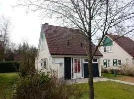 Nice holiday home near Hellendoorn on holiday park