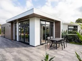 Stylish chalet with a dishwasher, in a holiday park at a recreational lake