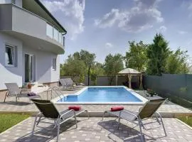 Modern Holiday Home with Pool in Vodnjan