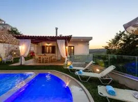 Villa in Crete with Private Pool & Beaches Nearby