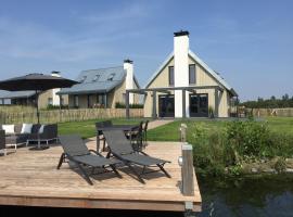 Villa Oesterdam Wellness 10 persons, Hotel in Tholen