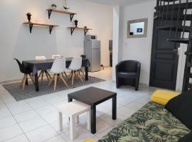 Loft 4 du Temple HyperCentre & Parking, place to stay in Cambrai