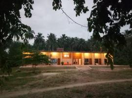 Taman Baloho Indah - Hotel & Resort, hotel v destinaci Telukdalem