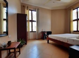 Modern apartment in Stone Town, hotel in Stone Town