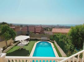 Pareada con piscina privada y con vistas, viešnagės vieta mieste Comarruga