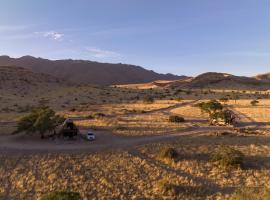 Camp Gecko - PRIVATE NATURE RESERVE; TENTED CAMP AND CAMPSITE, hotel cerca de Mt Nukurus (1765m), Solitaire