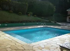Casa com lareira e lazer, em Campos do Jordao SP