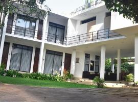 Golden Ray villa, hotel with parking in Anuradhapura