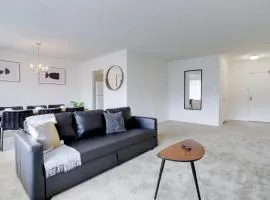 Style & Comfort in a stylish condo @Crystal City