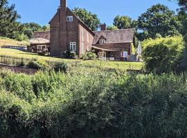 Worralls Grove Guest Farm House, guest house in Bewdley