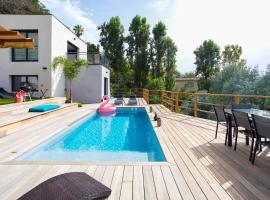 Villa modern Super-Cannes heated Pool, Parking, CLIM, 7 min to Cannes Beach: Vallauris şehrinde bir otel