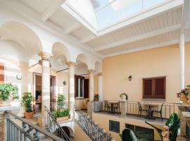 Le Corti - Dimora storica, מלון עם חניה בPolistena