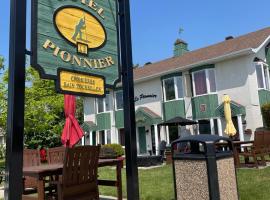 Hotel Le Pionnier, place to stay in Tadoussac