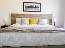 Viesnīca Ramada Residences by Wyndham Puerto Madryn CQ Parry pilsētā Puerto Madrina