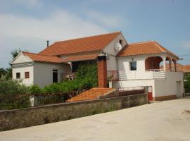 Jelena Apartment, hotel em Tkon