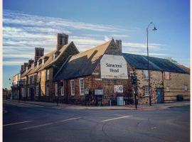 Saracens Head Hotel by Greene King Inns, hotel i Towcester