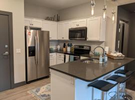 520 Neil Heart of Downtown Champaign, hotel in Champaign