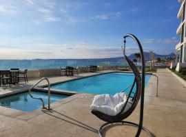 Luxury Beachfront Condo in Rosarito with Pool & Jacuzzi, holiday rental in Rosarito