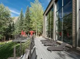 Renovated Condo In West Keystone With Balcony, Hot Tub, Pool & Free Shuttle To Slopes!