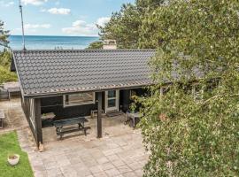 Nice Home In Sjllands Odde With House Sea View, počitniška hiška v mestu Tjørneholm