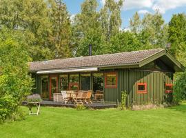 Cozy Home In Rrvig With Kitchen, semesterboende i Rørvig