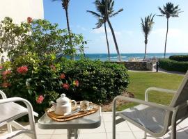 Beach Living at Villas Pappagallo Beachfront 22, Ferienunterkunft in West Bay