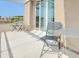 2 Bedroom Lovely Apartment In Aytr